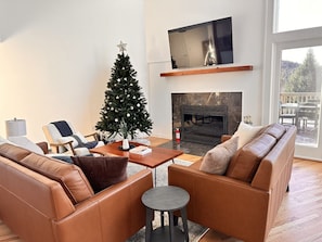 Smart TV, fireplace, ping pong