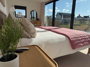 5 bedrooms, desk, iron/ironing board, travel cot