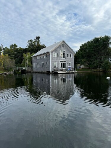 More Boathouse than Lakehouse