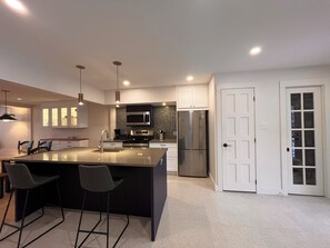 Mikrowelle, Ofen, Herdplatte, Geschirrspüler