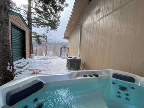 Outdoor spa tub - Canyon View Getaway with Hot Tub (Spearfish)