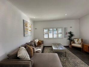 Living area - Peony  - Self-catering Studio unit (Cape Town)