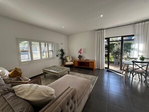 Living area - Peony  - Self-catering Studio unit (Cape Town)