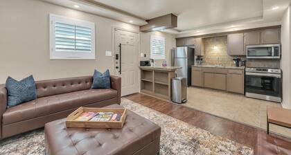 Oak's Beautiful Contemporary Suite #14