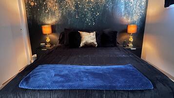 3 quartos, escrivaninha, ferros/tábuas de passar roupa