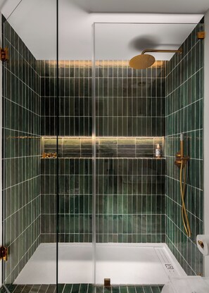 Deluxe-Apartment, Nichtraucher, Kochnische | Badezimmer | Dusche, Regendusche, Haartrockner, Handtücher