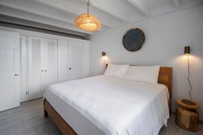 3 bedrooms, desk, iron/ironing board, WiFi