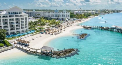 Steps to BEACH & Near BAHA MAR - Cozy 3bd Villa #1&2