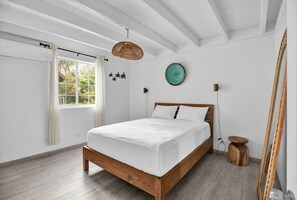6 bedrooms, desk, iron/ironing board, free WiFi