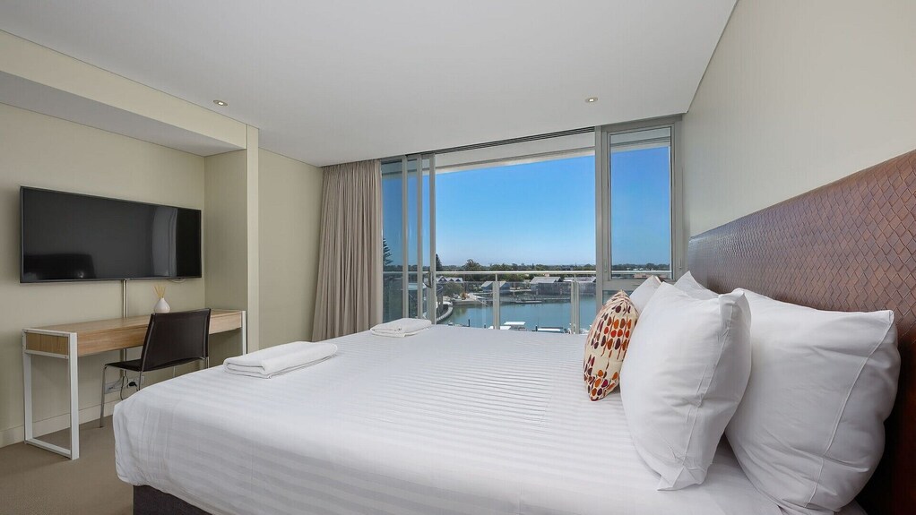Bayview 504 - 3 Bedroom Apartment - Mandurah