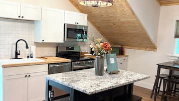 Micro-ondes, four, plaque de cuisson, lave-vaisselle