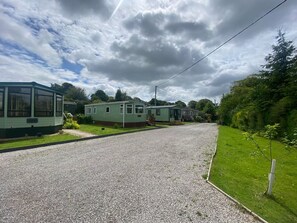 Property grounds - Cosy Helvellyn Lodge - Wood Fired Hot Tub (Natland)