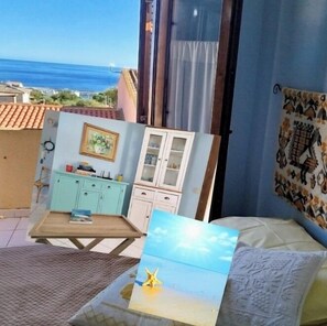 2 habitaciones, tabla de planchar con plancha y cuna de viaje 