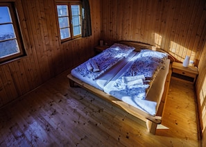 4 slaapkamers, een strijkplank/strijkijzer, wifi, beddengoed