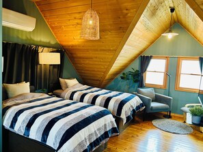 3 sovrum, skrivbord, strykjärn/strykbräda och resesäng