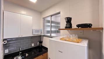 Microwave, stovetop, cookware/dishes/utensils