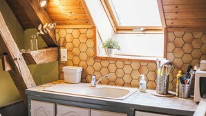 Microwave, oven, stovetop, dishwasher - Potager country house in the heart of the Charolais in southern Burgundy (Baron)