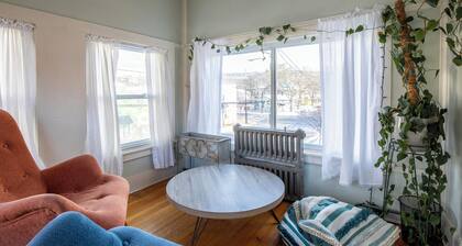 The Haven: A Spacious Downtown Victorian Apartment