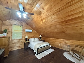 2 bedrooms, travel crib, free WiFi, bed sheets