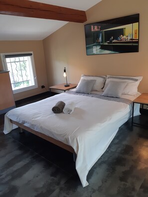 2 bedrooms, desk, iron/ironing board, free WiFi