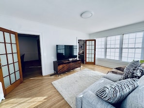 Fernseher, Kamin