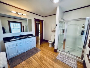 Bathroom - #41- Available 12/8! - sleeps 14 (Southington)