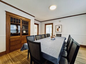 Dining - #41- Available 12/8! - sleeps 14 (Southington)