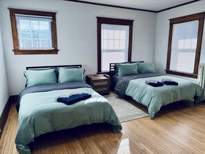 2 bedrooms, desk, WiFi