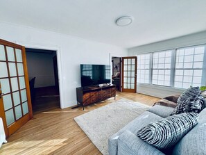 Living area - #41- Available 12/8! - sleeps 14 (Southington)
