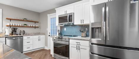 Réfrigérateur, four, plaque de cuisson, lave-vaisselle