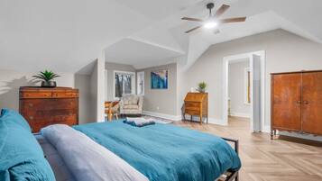 3 bedrooms, desk, WiFi, bed sheets