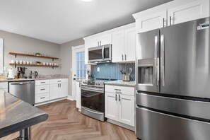 Réfrigérateur, four, plaque de cuisson, lave-vaisselle