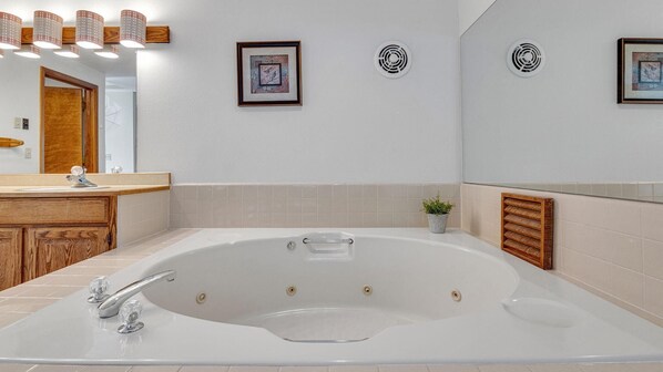 Bathroom - Ridge Condo - Unit 8 (Bend)