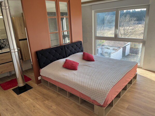 4 bedrooms, WiFi, bed sheets