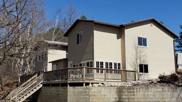 Family Cabin, Lake View | 2 bedrooms, individually decorated, individually furnished, free WiFi