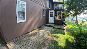 Family Cabin, Beach View, Lakeside | 2 bedrooms, individually decorated, individually furnished, free WiFi