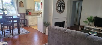  2-bedroom Condo with WiFi less than 10 min from Beach, CSLB, Convention Center