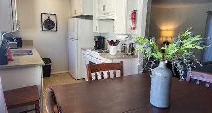 2-bedroom Condo with WiFi less than 10 min from Beach, CSLB, Convention Center