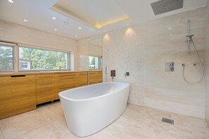 Baignoire relaxante profonde