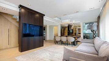House, 4 Bedrooms, Private Pool | Living room