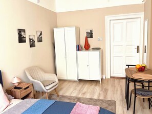 Iron/ironing board, WiFi, bed sheets