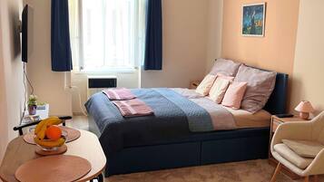 Iron/ironing board, WiFi, bed sheets