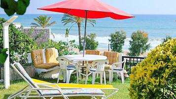 Vila, beberapa kamar, teras | Tempat makan outdoor