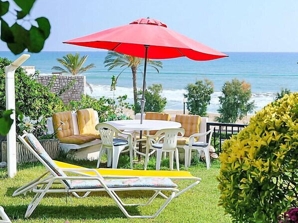 Villa, varias habitaciones, terraza | Restaurante al aire libre