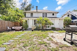 Terrace/patio - 4 min to Downtown - King Size Bed - Porch - 1BD1BA (St. Petersburg)