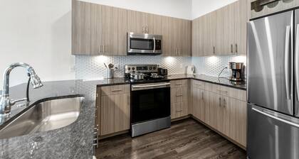 Modern 1BR near TPC Golf / WiFi included