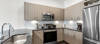 Modern 1BR near TPC Golf / WiFi included