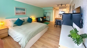 Työpöytä, silitysrauta/-lauta, ilmainen Wi-Fi, vuodevaatteet