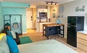 Desk, iron/ironing board, free WiFi, bed sheets - 20% OFF!! - Pretty King Bed Ocean View Studio In Daytona Beach! (Daytona Beach Shores)