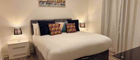 1 soverom, skrivebord, strykejern/-brett og wi-fi